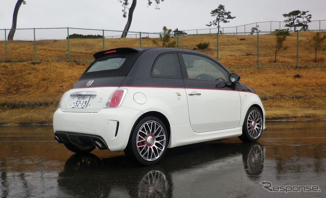 アバルト500Cツーリズモ