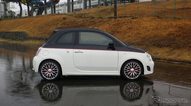 アバルト500Cツーリズモ
