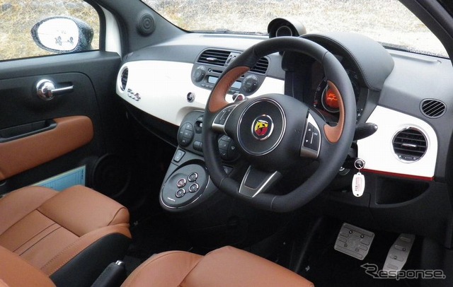アバルト500Cツーリズモ