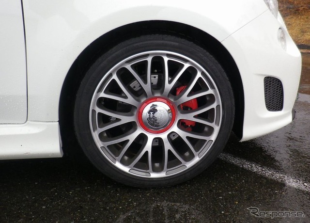 アバルト500Cツーリズモ