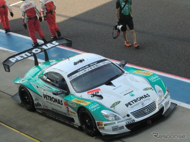GT500の予選3位、PETRONAS TOM'S SC430。