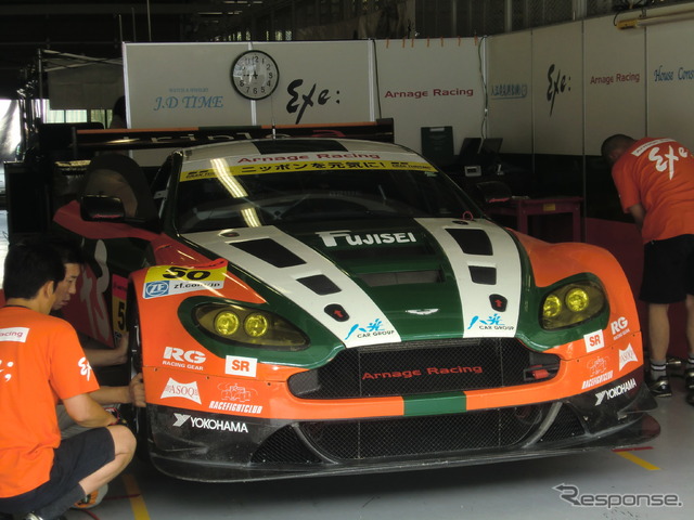 GT300予選3位はアストンマーティン50号車。