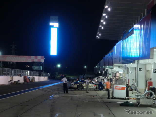 1000kmレースは、チーム撤収も遅い時刻となる。