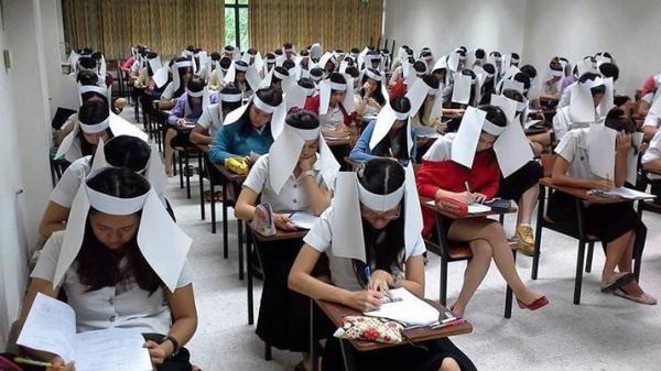 バンコクの一流大学のカンニング防止策！？紙製のヘルメットの真相はいかに・・・