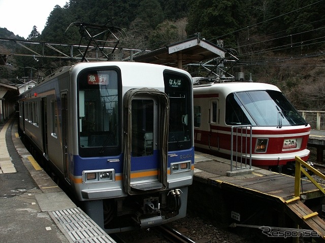 南海高野線の極楽橋駅。難波～極楽橋間の通常運賃は往復1700円で、「敬老の日1dayチケット2013」を利用すると700円安くなる。
