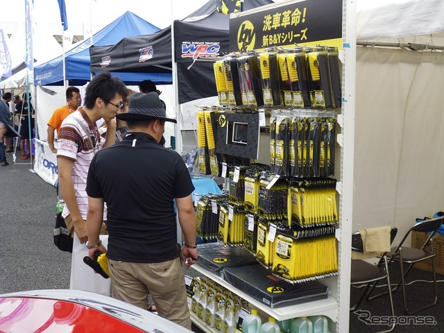 富士スピードウェイで開催されたFuji 86 Style with BRZ。ハンディ・クラウンのブース