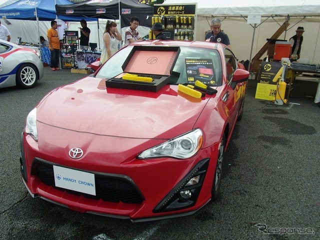 富士スピードウェイで開催されたFuji 86 Style with BRZ。ハンディ・クラウンのブース