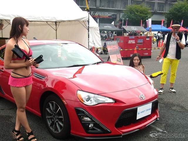 富士スピードウェイで開催されたFuji 86 Style with BRZ。ハンディ・クラウンのブース