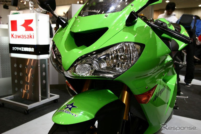 【東京モーターサイクルショー05】WGPでも活躍! カワサキ写真蔵