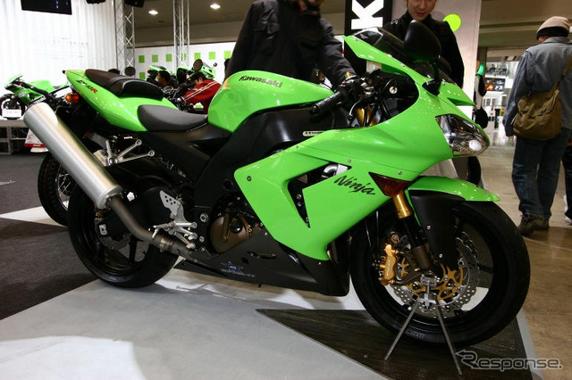 【東京モーターサイクルショー05】WGPでも活躍! カワサキ写真蔵