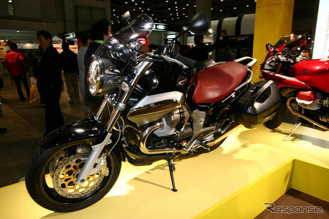 【東京モーターサイクルショー05】際立つ個性…モトグッチ 写真蔵