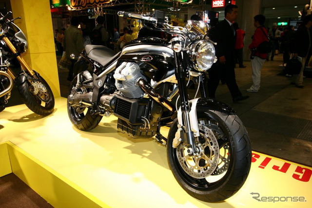 【東京モーターサイクルショー05】際立つ個性…モトグッチ 写真蔵