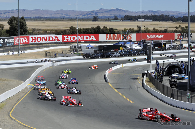 ポール発進のフランキッティ（写真先頭）は決勝3位。写真：Honda