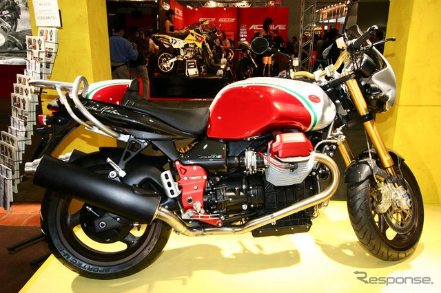 【東京モーターサイクルショー05】際立つ個性…モトグッチ 写真蔵