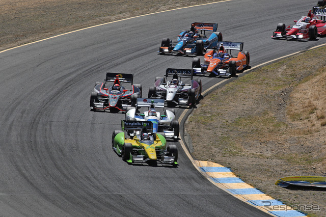 ソノマの激戦は、特に前半、何度もフルコースイエローを呼んだ。写真：IndyCar