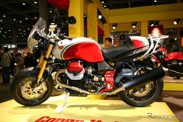 【東京モーターサイクルショー05】際立つ個性…モトグッチ 写真蔵