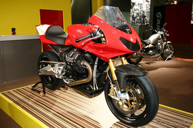 【東京モーターサイクルショー05】際立つ個性…モトグッチ 写真蔵