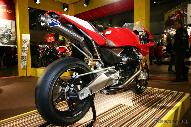 【東京モーターサイクルショー05】際立つ個性…モトグッチ 写真蔵