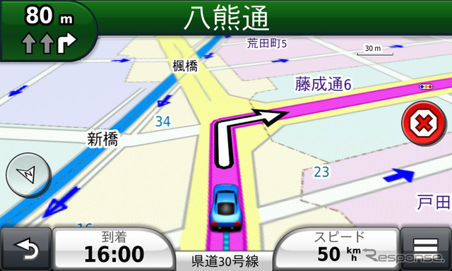 nuviシリーズ伝統の白い矢印による案内は健在。しかし、このように地図はかなり賑やかになった。画面右の赤い×はガイドを中止するボタン。