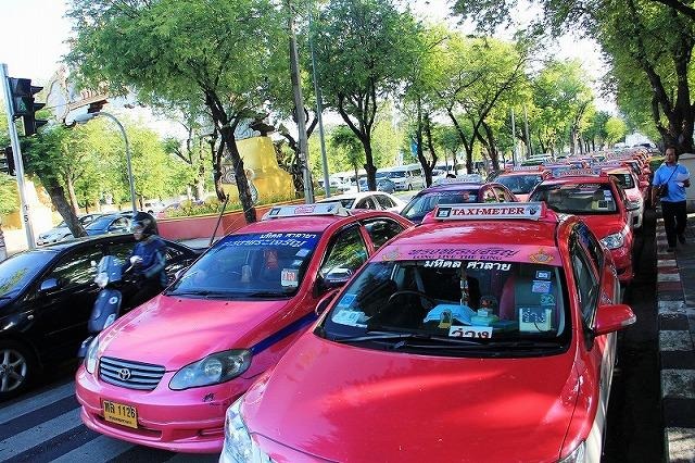 バンコクのタクシー約100台、LPG値上げに抗議
