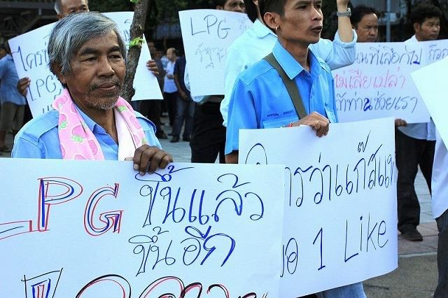バンコクのタクシー約100台、LPG値上げに抗議