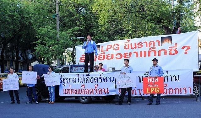 バンコクのタクシー約100台、LPG値上げに抗議