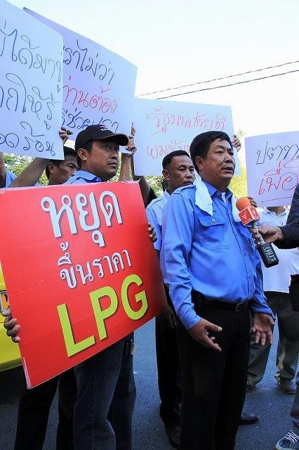 バンコクのタクシー約100台、LPG値上げに抗議