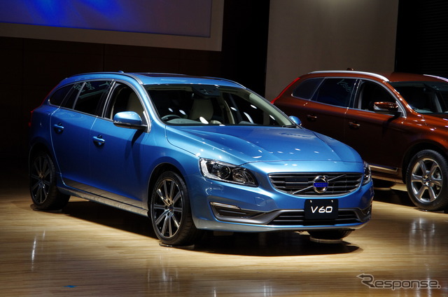 サイクリスト検知機能が搭載された2014年モデルのV60