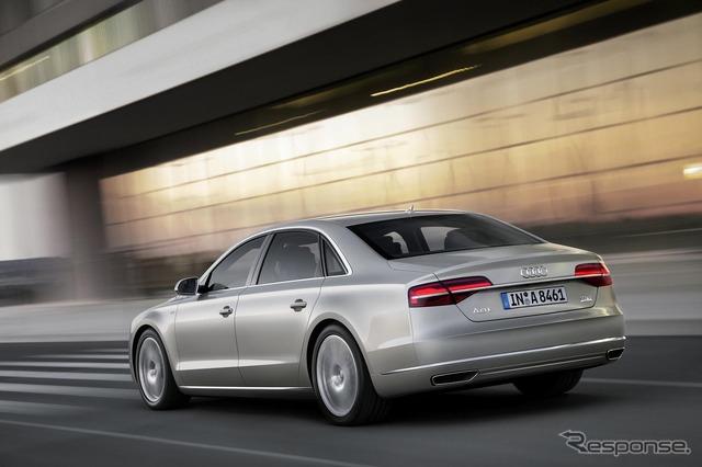 アウディ A8L W12クワトロ