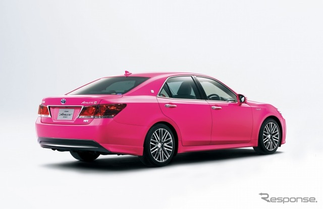 トヨタ・クラウン アスリートG“ReBORN PINK”