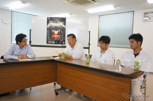 新和自動車(東広島市)で行われた、R-M ベストペインターコンテストの座談会