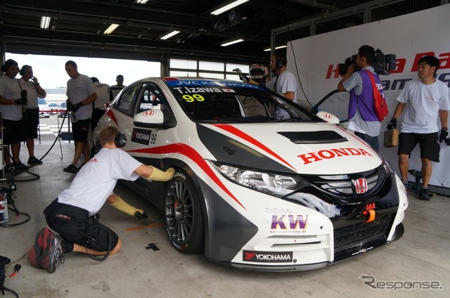 シビックWTCC、伊沢選手テスト走行のようす