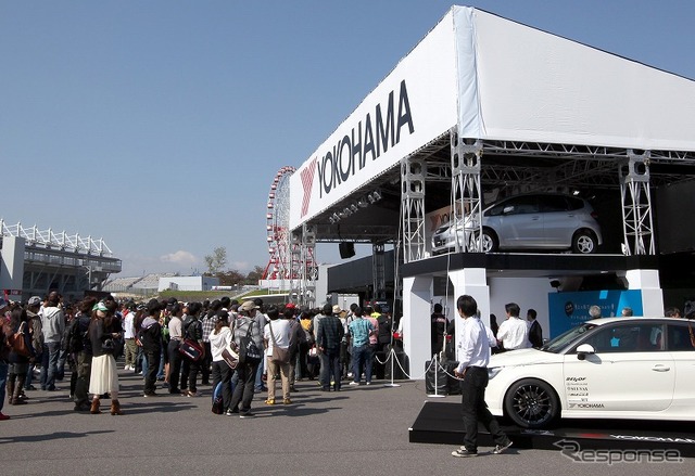 多くの来場者で盛り上がるYOKOHAMAブース（2012年）
