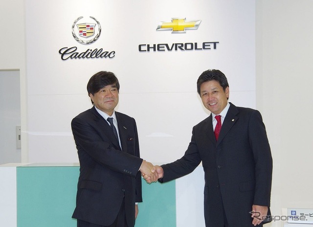 ゼネラルモーターズ・ジャパン代表取締役社長の石井澄人氏（右）とヤナセグローバルモーターズ代表取締役会長の和田昭生氏（左）