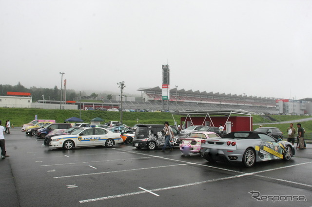 あうとさろーねFSW痛車