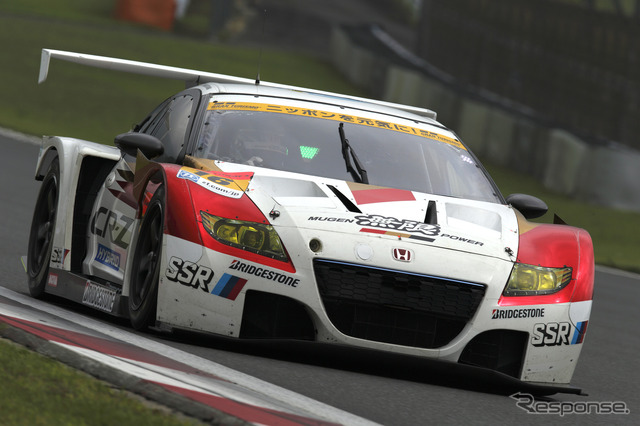 GT300クラスのポイントリーダー、#16 CR-Zは決勝8位。写真:Honda