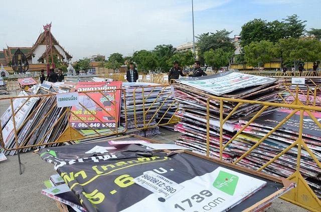 バンコク都庁、違法な屋外広告３０００枚撤去
