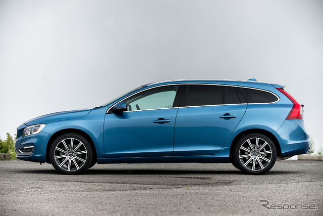 ボルボ V60 T6 AWD