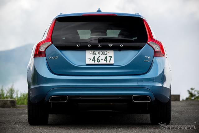ボルボ V60 T6 AWD