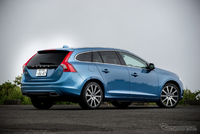 ボルボ V60 T6 AWD