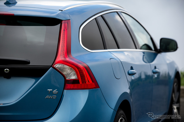 ボルボ V60 T6 AWD