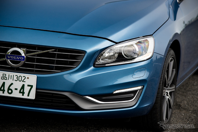 ボルボ V60 T6 AWD