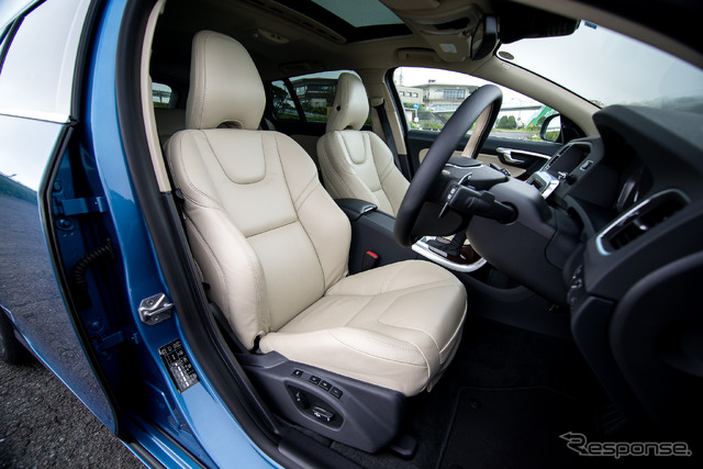 ボルボ V60 T6 AWD