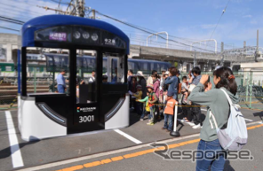 京阪電鉄は10月6日に寝屋川車両基地で「ファミリーレールフェア2013」を開催する。写真は昨年の様子