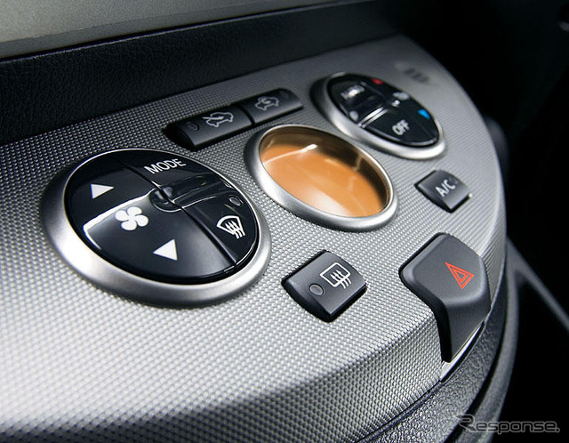 【写真蔵】日産インテリアバージョン…ノート サルサグリーン
