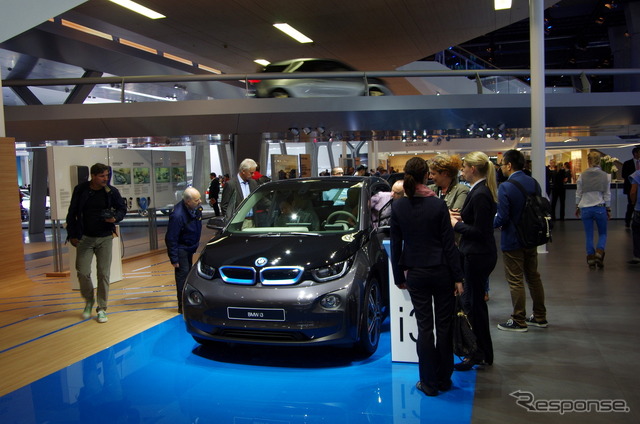 BMWのホール11(フランクフルトモーターショー13)