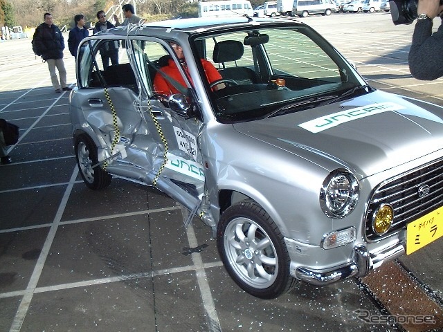 【J-NCAP】25mも吹っ飛ばされる! 側突だってコワイぞ