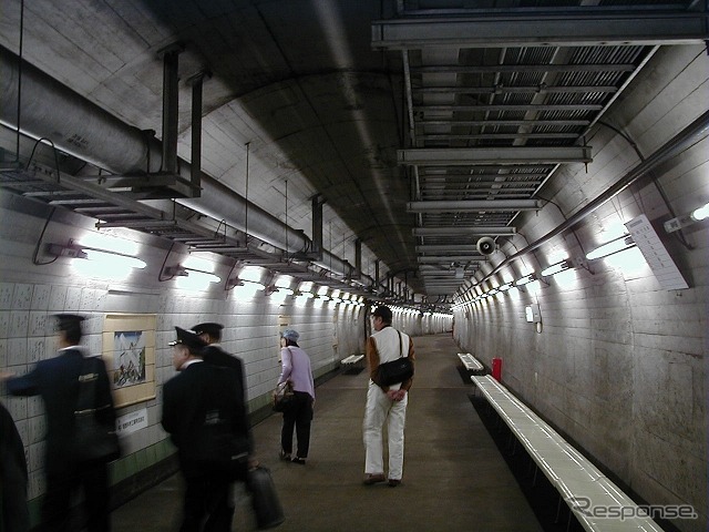 竜飛海底駅は青函トンネルの非常用避難施設（定点）を活用する形で設置された。