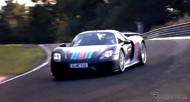 ドイツ・ニュルブルクリンク北コースでタイムアタックを行うポルシェ918スパイダー
