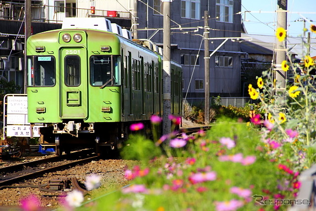 10月にひたちなか海浜鉄道と姉妹鉄道提携を結ぶ銚子電鉄の2000形2両編成（クハ2501＋デハ2001）。